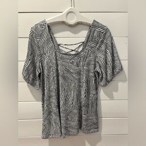 Black & White Graphic Puff Sleeve Top – PENN. (Penningtons) – Size X